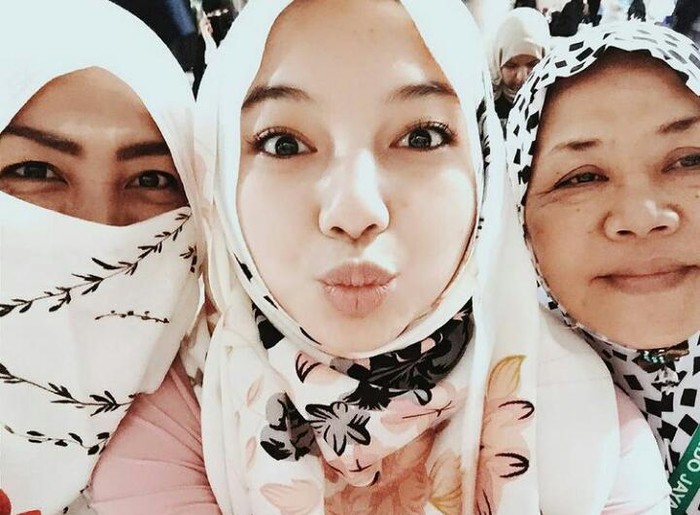 Glenca beberapa kali mengunggah foto di Instagram pribadinya dengan berbagai model hijab Beauties. Tampil dengan gaya hijab yang simpel, kecantikan Glenca tetap terpancar dan semakin memesona/foto: instagram.com/glencachysaraofficial