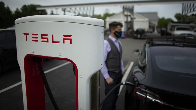 Ini adalah kedua kalinya tahun ini Tesla menyarankan konsumen tidak melakukan pengisian daya mobil listrik di luar jam sibuk di Texas.