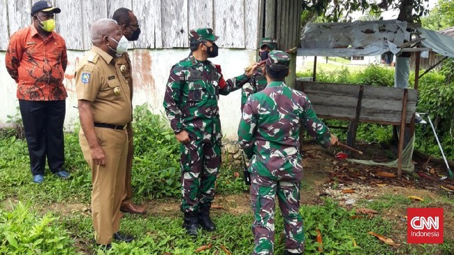 Pangdam melihat langsung kondisi Pos Ramil yang porak poranda pasca diserang puluhan orang kelompok separatis.