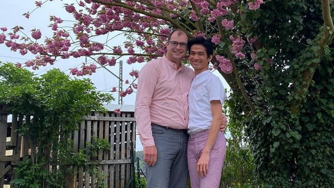 Ragil Mahardika’s Reason for Choosing to Live in Germany with Gay Husband