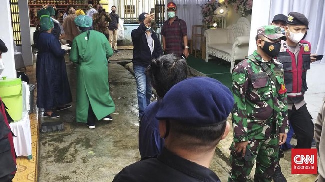 Polsek Patumbak bersama Satgas Covid-19 membubarkan pesta pernikahan di Kota Medan.