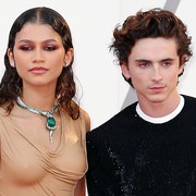 Zendaya dan Timothee Chalamet Hadir di Venice Film Festival! Simak Juga Gaya Glamor Selebriti Lainnya di Sini