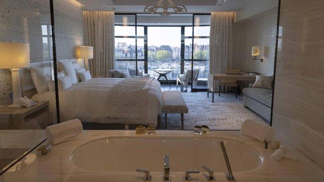 Pecinta fesyen mungkin akan senang jika diajak bermalam di hotel mewah baru milik LVMH yang di Paris, Cheval Blanc.
