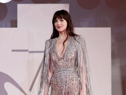 Dakota Johnson dan Chris Martin Mesra di Mumbai Usai Rumor Putus