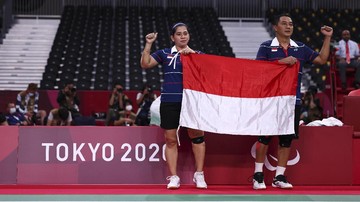 Leani Ratri Oktila yang mempersembahkan dua emas dan satu perunggu di Paralimpiade 2020 tak pernah membayangkan mendapat julukan ratu badminton.