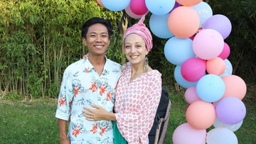 LUCUNYA ISTRI BULE DIAJAK PANEN CABAI