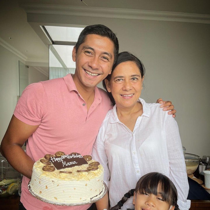 <p>Nah, kalau ini adalah potret ketika Aluna ikut bersama sang ayah yang merayakan ulang tahun neneknya, Lydia Kandou. (Foto: Instagram @kenangmirdad)</p>