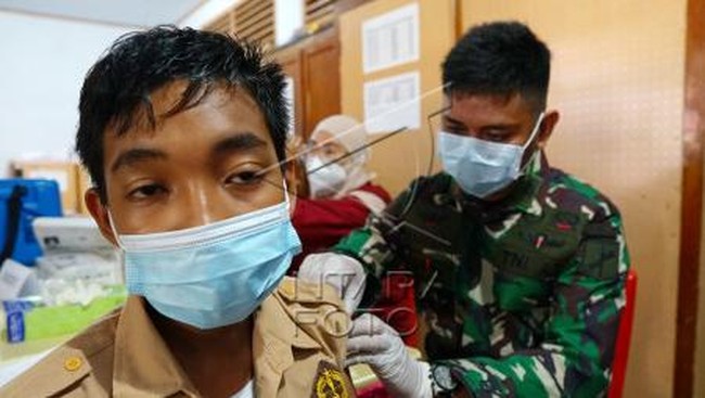 Pemerintah mendorong penerapan Pembelajaran Tatap Muka terbatas dengan mengedepankan kehati-hatian untuk mengurangi risiko dampak sosial negatif bagi anak.