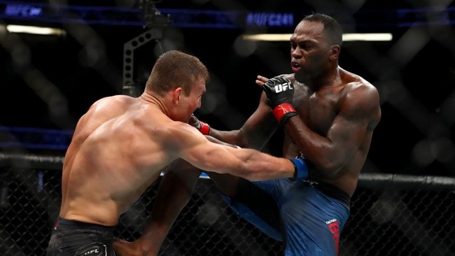 Derek Brunson menang atas Darren Till dalam duel kelas menengah di UFC Vegas 36 dengan jurus kuncian Khabib Nurmagomedov, rear naked choke.