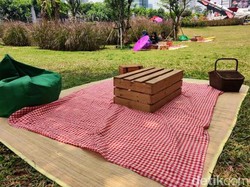 Serunya Makan dan Hangout di 5 Kafe Outdoor Bertema Piknik