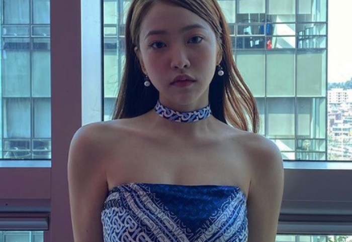 Yeri dikenal memiliki tubuh yang sedikit berisi dan pipi chubby. Ia juga dinilai memiliki tubuh yang terlihat sehat dan normal, tidak seperti idol perempuan pada umumnya yang cenderung lebih kurus./Foto: instagram.com/yerimiese