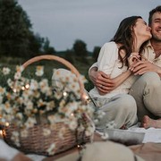 4 Zodiak Bucin yang Akan Memanjakan Kamu Seumur Hidup, Suami-able Banget!