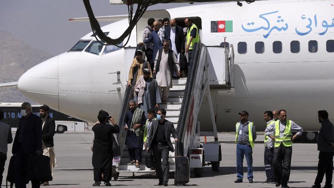 Juru bicara Gedung Putih bidang pertahanan menyebut Taliban telah memfasilitasi keberangkatan warganya dari Afghanistan menuju Qatar.