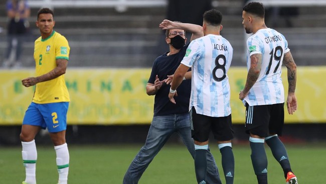 Anvisa dapat sorotan setelah menyebabkan Brasil vs Argentina dihentikan. Anvisa membiarkan Willian bebas menjalani latihan bersama Corinthians.