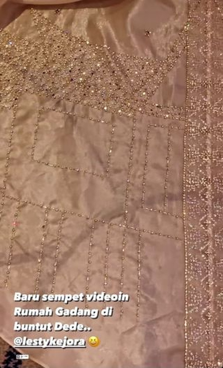Detail Penampilan Cantik Lesti Kejora di Acara Ngunduh Mantu Lesti Kejora tampil cantik di acara Ngunduh Mantu penutup rangkaian pernikahannya. Yuk kita intip!