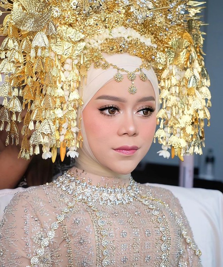 Detail Penampilan Cantik Lesti Kejora di Acara Ngunduh Mantu Lesti Kejora tampil cantik di acara Ngunduh Mantu penutup rangkaian pernikahannya. Yuk kita intip!