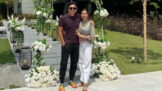 Emran Bun Baper Bun, Engku Emran Posting Foto Mesra Bareng Istri