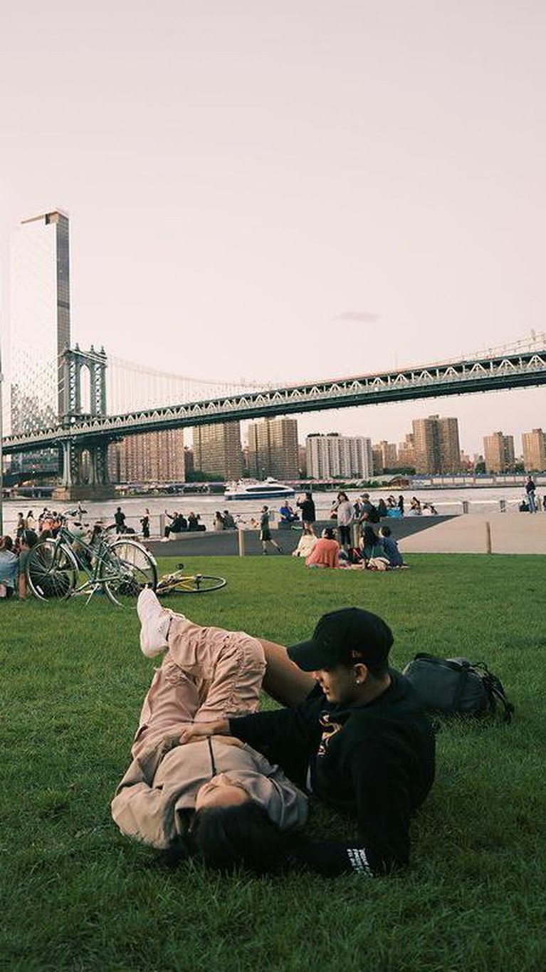 Foto Mesra Rachel Vennya dan Salim Nauderer di New York Rachel Vennya dan sang kekasih tengah berada di New York. Yuk intip kemesraan mereka!