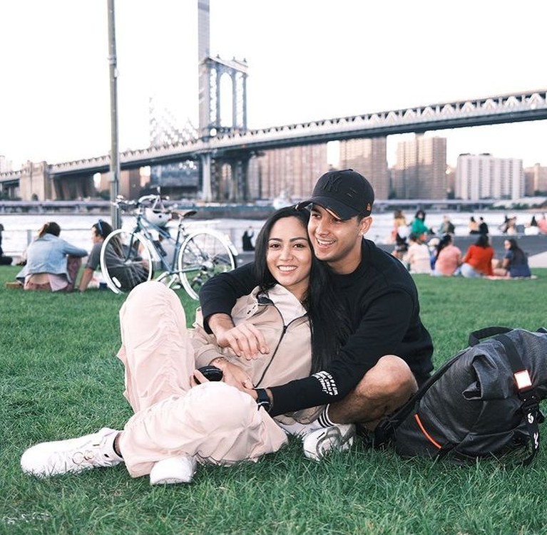 Foto Mesra Rachel Vennya dan Salim Nauderer di New York Rachel Vennya dan sang kekasih tengah berada di New York. Yuk intip kemesraan mereka!