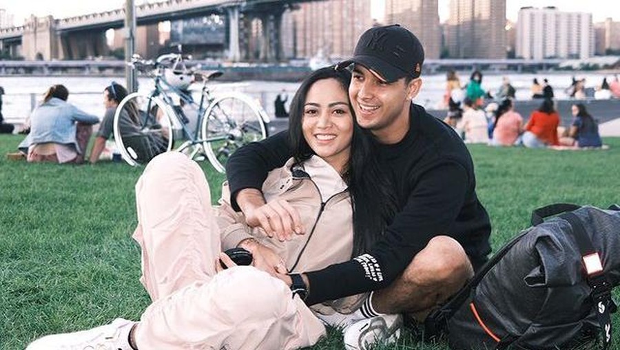 Rachel Vennya dan sang kekasih tengah berada di New York. Yuk intip kemesraan mereka!