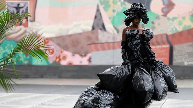 FOTO: Busana-Busana Unik Harlem Fashion Week 2021