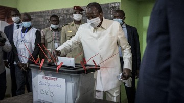 Kudeta militer yang terjadi di Guinea pecah setelah amendemen konstitusi soal masa jabatan presiden.