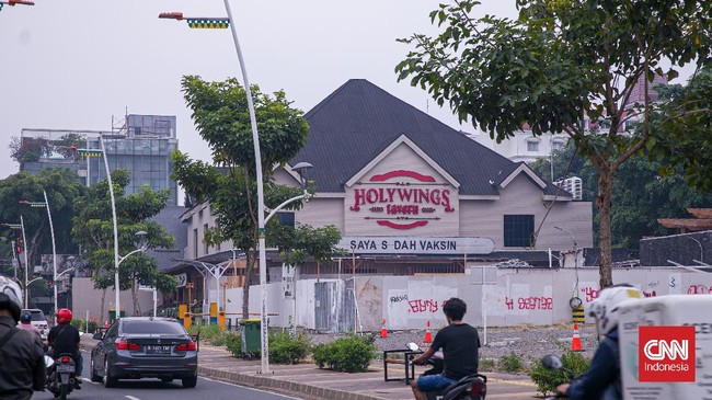 Gubernur DKI Anies Baswedan menyatakan Holywings telah mengkhianati usaha warga telah bekerja keras mencegah penularan Covid-19.