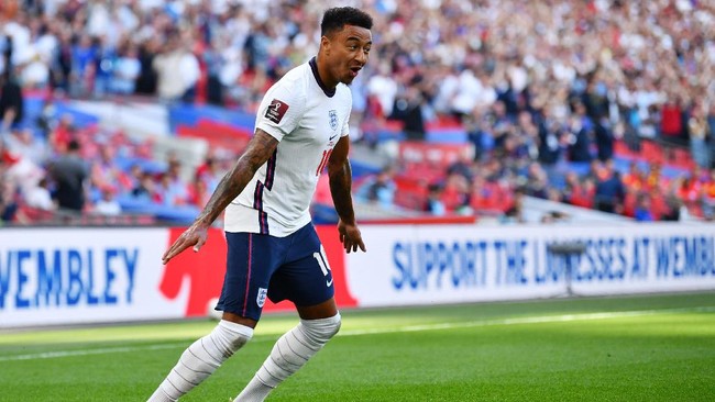 Pemain timnas Inggris Jesse Lingard meniru perayaan gol Cristiano Ronaldo saat mencetak gol di Kualifikasi Piala Dunia 2022 melawan Andorra.