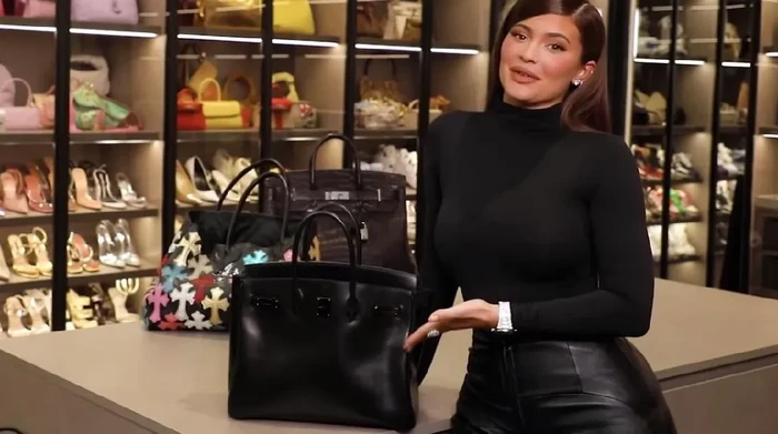 Deretan Selebriti Hollywood yang Gemar Mengoleksi Tas Hermes! Tebak Tas Siapa yang Paling Mahal? Deretan Selebriti Hollywood yang Gemar Mengoleksi Tas Hermes! Tebak Tas Siapa yang Paling Mahal?