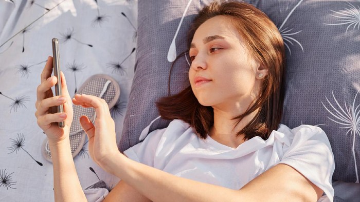 Langsung Memeriksan Pesan Masuk di Ponsel