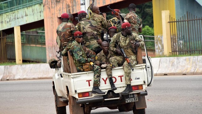 Militer Guinea dilaporkan telah melancarkan kudeta terhadap pemerintah negara Afrika barat tersebut pada Minggu (5/6).
