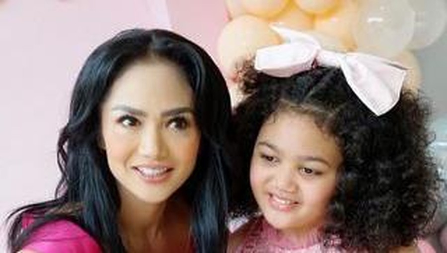 Amora putri Krisdayanti dan Raul Lemos berulang tahun yang ke 10. Yuk intip momen meriah ultah Amora meski tak ada Raul Lemos!