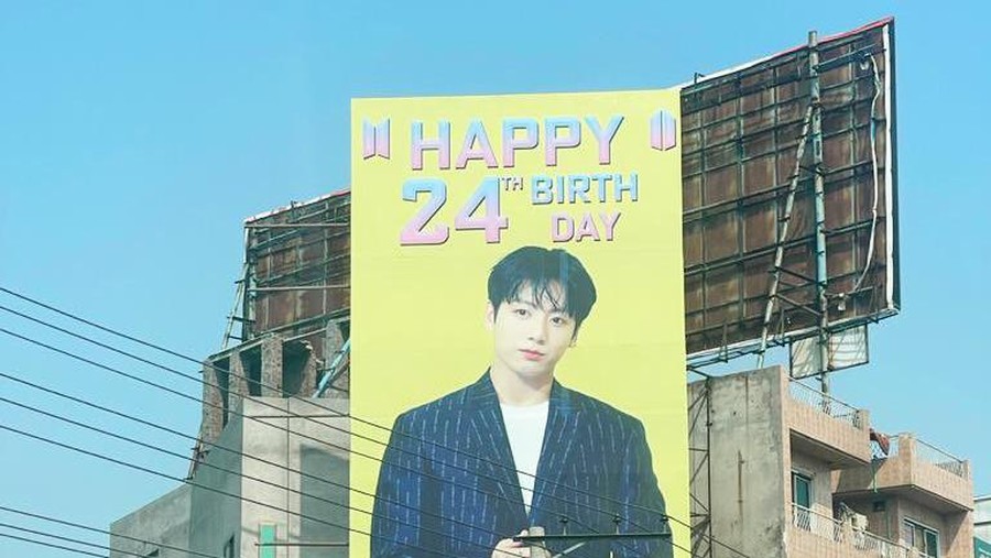 Papan iklan Jungkook BTS di Pakistan Papan iklan Jungkook BTS di Pakistan