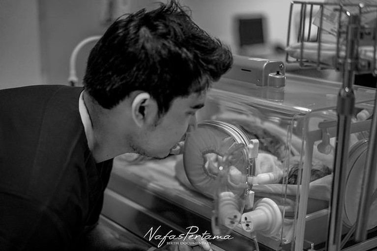 Paras Tampan Putra Chelzea Adik Paula Verhoeven yang Baru Lahir Chelzea Verhoeven adik Paula Verhoeven baru saja melahirkan anak pertamanya. Yuk kita intip potret baby Razka!