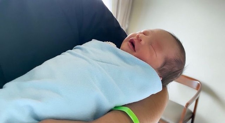Paras Tampan Putra Chelzea Adik Paula Verhoeven yang Baru Lahir Paras Tampan Putra Chelzea Adik Paula Verhoeven yang Baru Lahir