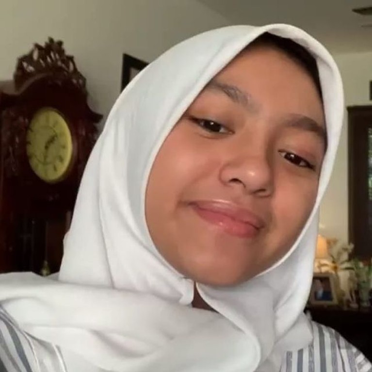 Potret Cantik Alleia Anata Putri Ariel NOAH yang Kini Beranjak Dewasa Alleia Anata Putri Ariel Noah dengan Sarah Amalia yang kini beranjak dewasa. Yuk intip potretnya!