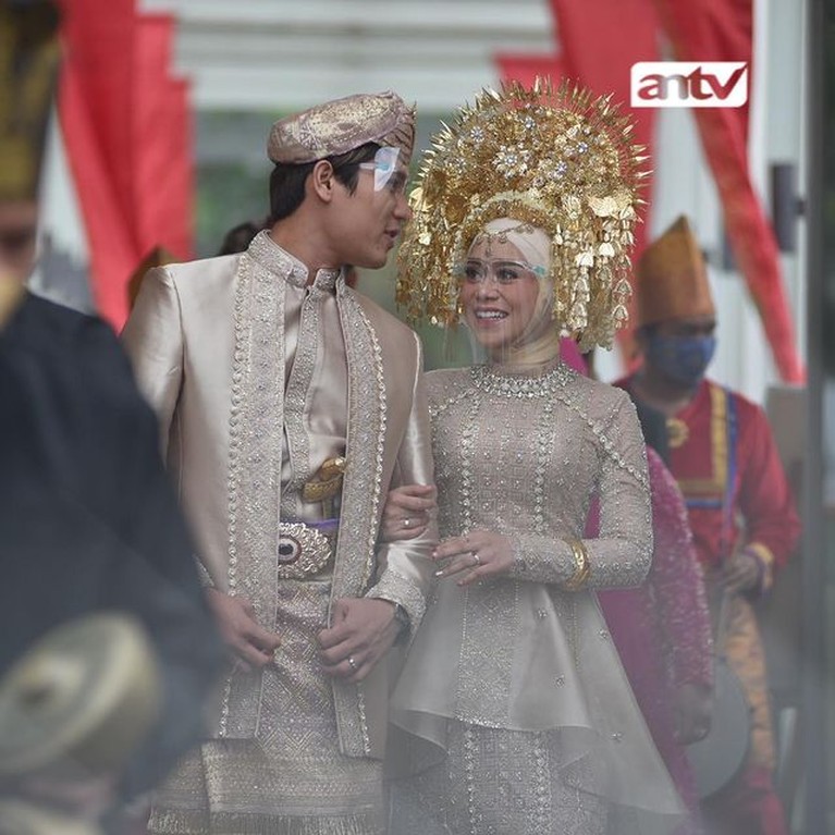 Potret Lesti Kejora & Rizky Billar di Acara Adat Manjalang Ka Rumah Mintuo Rizky Billar dan Lesti menutup rangkaian proses pernikahan mereka pada Minggu (5/9) dengan berbagai acara. Yuk intip!