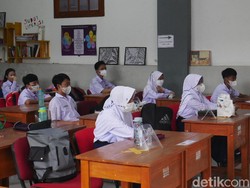 Guru-Murid Terpapar COVID-19, 2 Kompleks Sekolah di Cimahi Tunda PTM