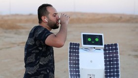 FOTO: ELU, Robot Pengubah Udara Menjadi Air Minum