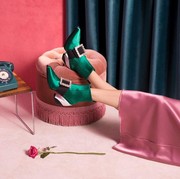 6 Fakta Menarik dari Label Sepatu yang Dipakai Shin Min Ah di Hometown Cha Cha Cha! Harganya Fantastis