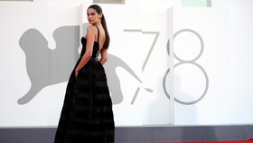 FOTO: Busana Terbaik dan Elegan di Venice Film Festival 2021