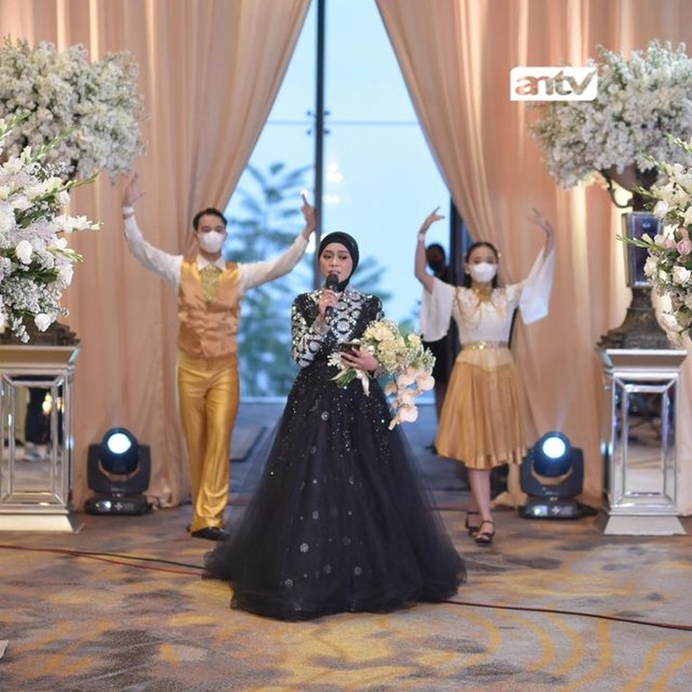 Rizky Billar dan Lesti Kejora menggelar acara penutupan pernikahan mereka dengan mewah dan meriah. Yuk intip!