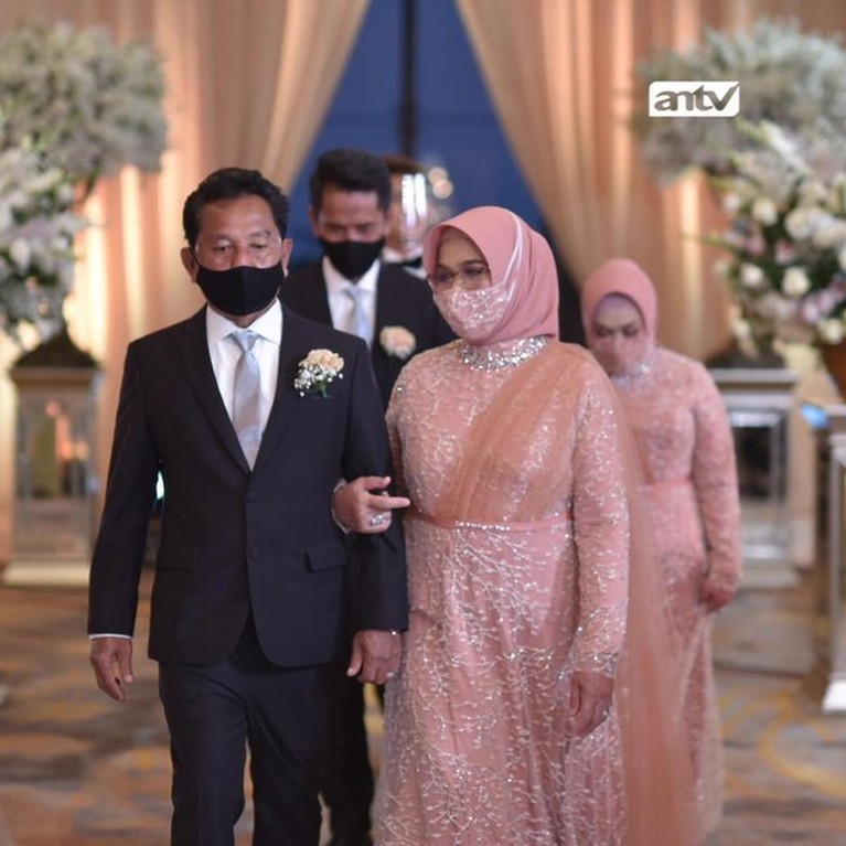Utang Menumpuk, Intip Mewahnya Acara Penutupan Pernikahan Lesti Kejora & Rizky Billar Rizky Billar dan Lesti Kejora menggelar acara penutupan pernikahan mereka dengan mewah dan meriah. Yuk intip!