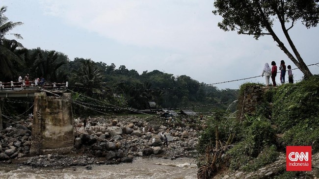 Sejumlah netizen berbagi info dan doa terkait banjir bandang yang terjadi di Kecamatan Bumiaji, Kota Batu, Malang, Jawa Timur pada Kamis (4/11).