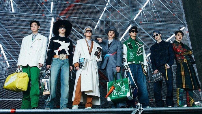 Adu Gaya Member BTS Pakai Tas Mewah, Siapa yang Paling Stylish? Adu Gaya Member BTS Pakai Tas Mewah, Siapa yang Paling Stylish?