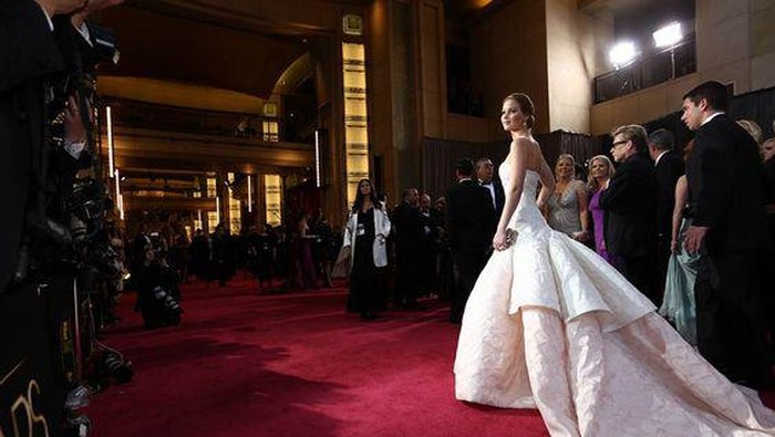 Deretan Gaun Berharga Fantastis yang Pernah Dikenakan oleh Para Selebriti Dunia! Ada yang Sampai Rp57 Miliar!