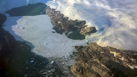 Studi: Lapisan Es Greenland Retak Lebih Cepat Imbas Krisis Iklim