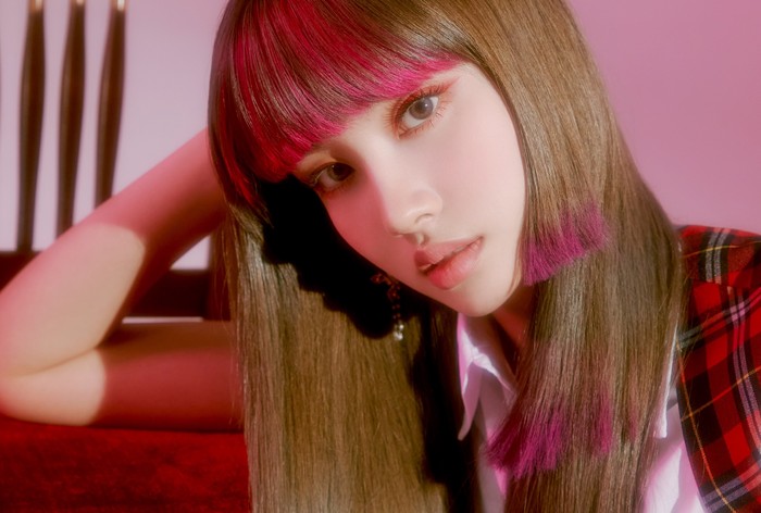 Girl group STAYC resmi melakukan comeback dengan lagu terbaru berjudul STEREOTYPE. Pada lagu ini, semua anggota STAYC mengubah penampilan mereka mulai dari makeup, gaya berpakaian, hingga model rambut, salah satunya Yoon STAYC/Foto: twitter.com/STAYC_Official