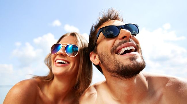 Menurut penelitian dari Israel, sinar matahari memengaruhi sistem endokrin yang melepaskan hormon seksual pada manusia.