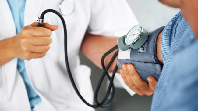 Sebelum menjalani puasa Ramadan, penting untuk orang dengan hipertensi mempersiapkan kondisi kesehatannya dengan baik. Berikut saran dokter.